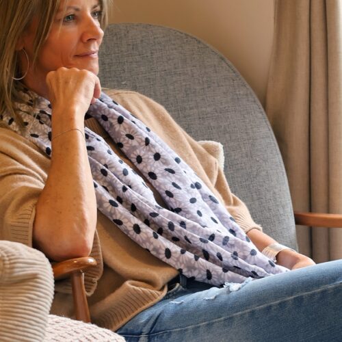 Grey Daisy Scarf