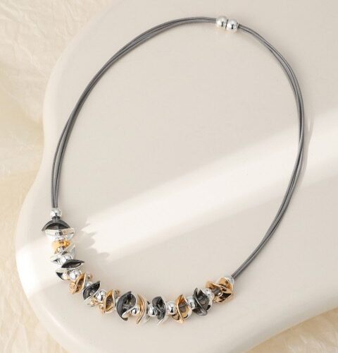 Gracee Magnetic Oval Curve Necklace - Mixed Metals